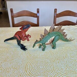 Jurassic World Pyroraptor & Camp Cretaceous Dino Escape Stegosaurus Dinosaurs